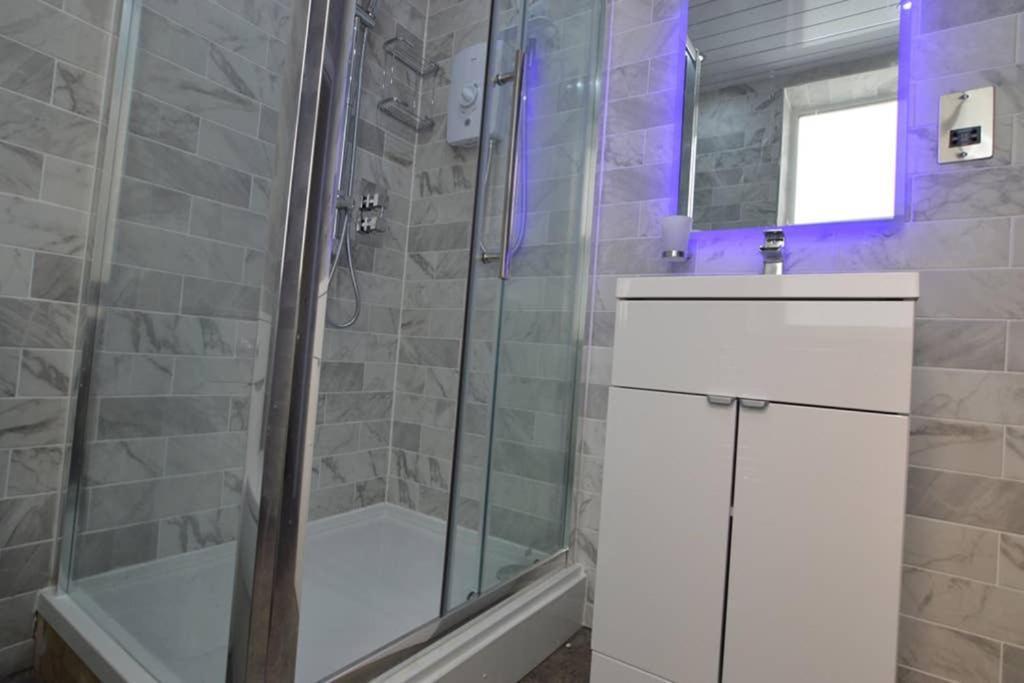 Morden Central Self Contained Flat By Cozynest Reading Exterior foto